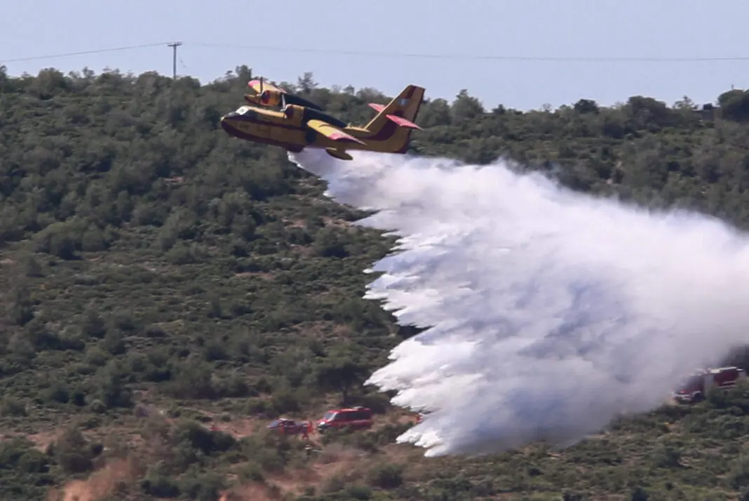 Μεγάλη φωτιά στην Ελασσόνα – Επιχειρούν και εναέρια μέσα – Άνεμοι 5 μποφορ