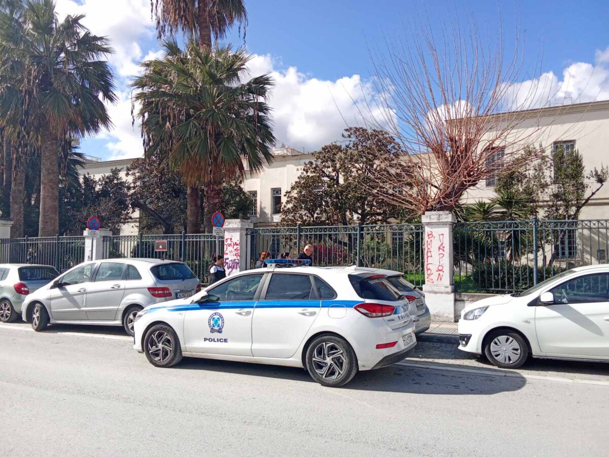 Μπαλτάς, αίμα και δύο εισιτήρια για Βουλγαρία – Η ιστορία πίσω από την επίθεση γιου στον πατέρα του στον Βόλο