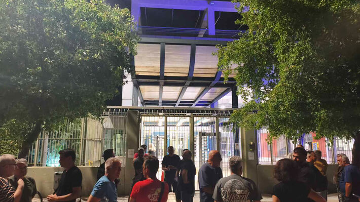 Συνέλαβαν τον πρόεδρο του Εργατικού Κέντρου Λάρισας, Γ. Σκόκα-συγκέντρωση έξω από τη Αστυνομική Διεύθυνη Λάρισας (ΦΩΤΟ)