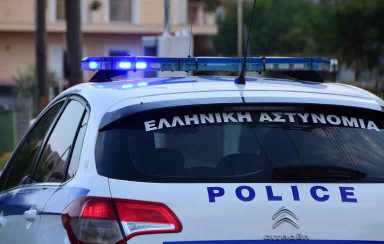 Σύλληψη νεαρών στη Λάρισα για ληστεία, κλοπή και ξυλοδαρμό ανηλίκων