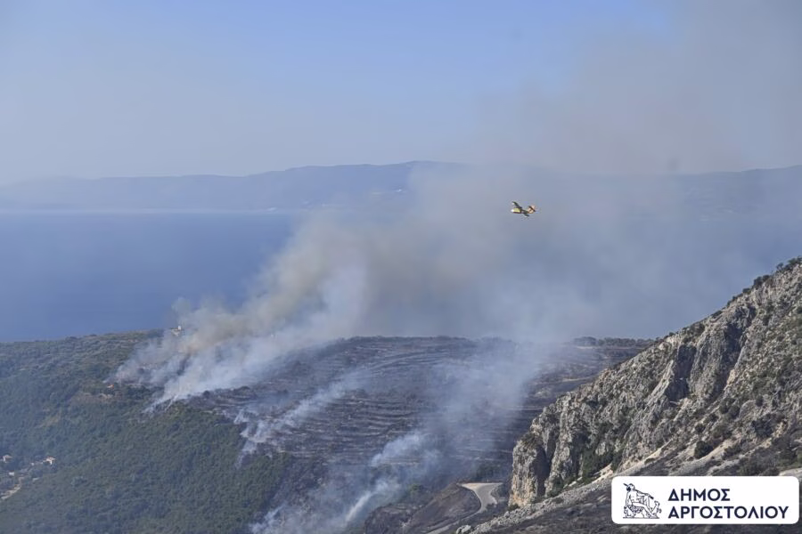 Κεφαλονιά: Συνελήφθη 44χρονος για εμπρησμό από πρόθεση στην περιοχή της Πάστρας – Ανεξέλεγκτη μαίνεται η πυρκαγιά