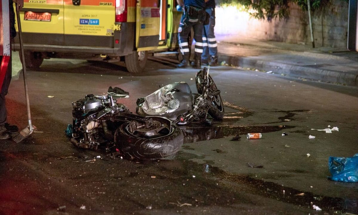 Ξεψύχησε στην άσφαλτο 52χρονος μοτοσικλετιστής στην Καρυά Ελασσόνας περιμένοντας 1,5 ώρα το ασθενοφόρο του ΕΚΑΒ