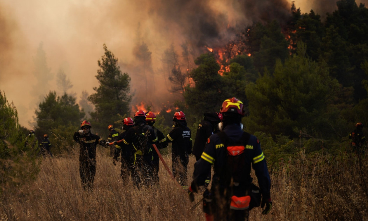 Ώρες αγωνίας από τη φωτιά στα Μέγαρα - Γύρισε ο άνεμος, εκκενώνεται η Ψάθα-νέο μεγάλο μέτωπο στην Ηλεία