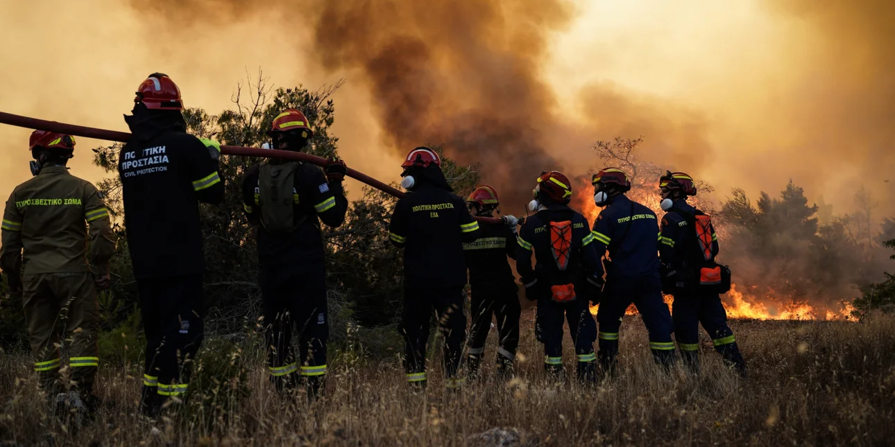 Τρία τα μέτωπα της φωτιάς στη Δυτική Αττική -Πιο ενεργό της Ψάθας προς Λούμπα, κρίσιμες ώρες το μεσημέρι