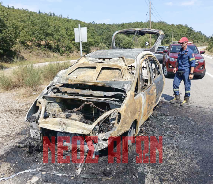 Παρανάλωμα του πυρός έγινε ΙΧ έξω από το Μορφοβούνι, έσπευσε η Πυροσβεστική (ΦΩΤΟ) Παρανάλωμα του πυρός έγινε ΙΧ έξω από το Μορφοβούνι, έσπευσε η Πυροσβεστική (ΦΩΤΟ)