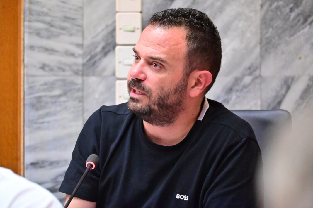 Θάνος Αδαμόπουλος για τη σύμβαση πρασίνου στον Δήμο Λαρισαίων: «Μήπως ναρκοθετείται ο προϋπολογισμός των επόμενων ετών;»