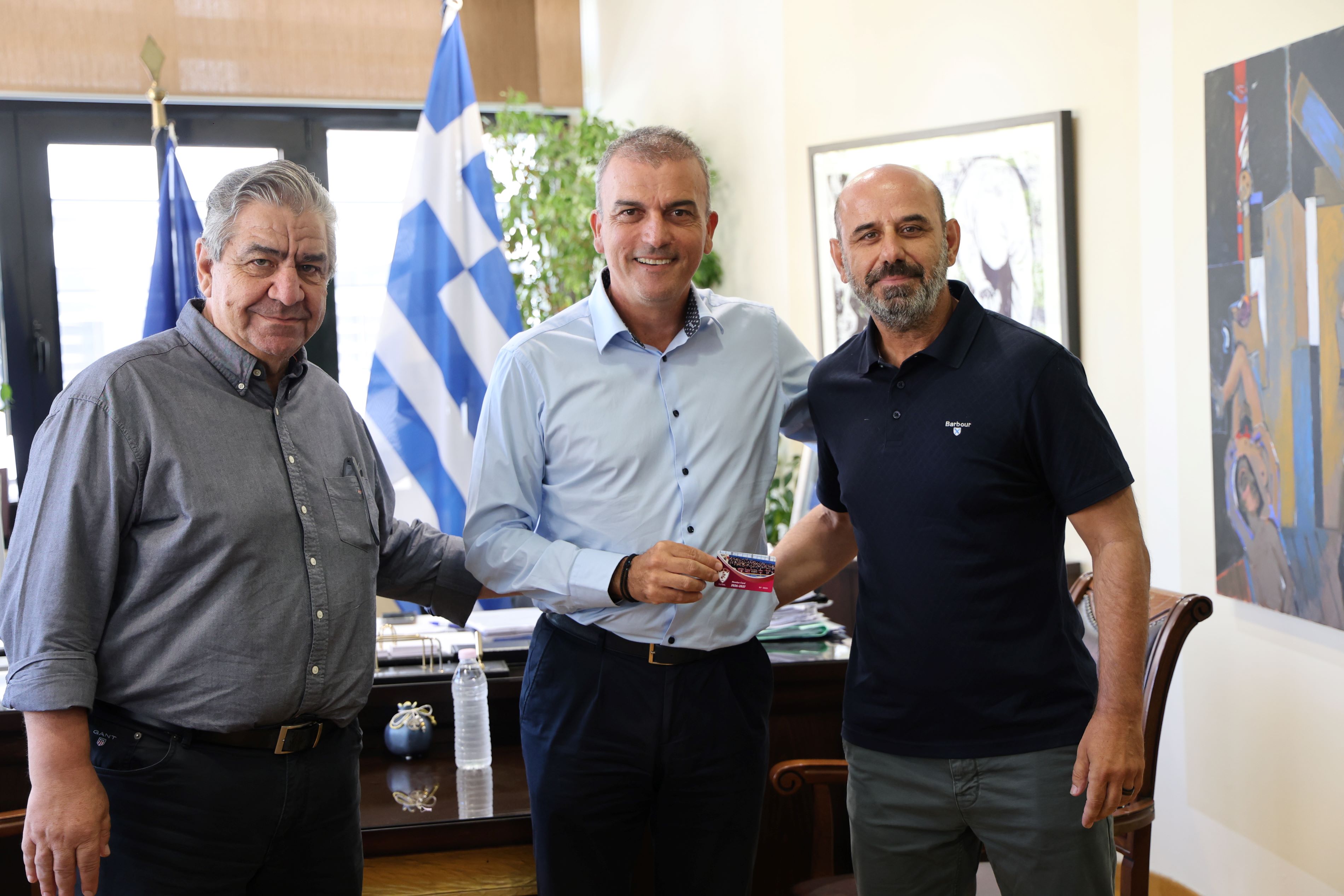 Στον Δήμαρχο Λαρισαίων, Θανάση Μαμάκο, η ομάδα ΑΕΛ Futsal