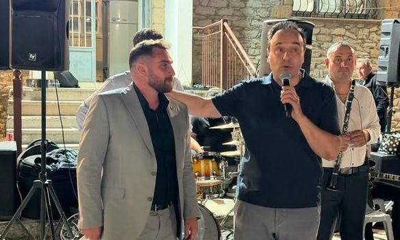 Ποιος φώναξε «γεια σου ρε Παπαστεργίου με το βιολί σου» - Η χιουμοριστική ανάρτηση του υπουργου