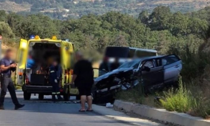 Σοβαρό τροχαίο στο Ρέθυμνο: Πέντε τραυματίες, ανάμεσά τους ανήλικα παιδιά Σοβαρό τροχαίο στο Ρέθυμνο: Πέντε τραυματίες, ανάμεσά τους ανήλικα παιδιά