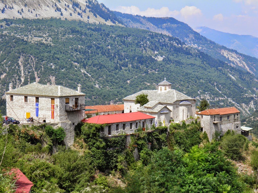 Πλήθος πιστών αναμένεται και φέτος το δεκαπενταύγουστο στην Ιερά Μονή Παναγίας Σπηλιάς στα Άγραφα