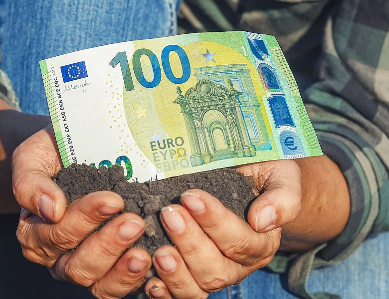 Πληρώθηκαν τα λιπάσματα, παραμένουν σε εκκρεμότητα τα υπόλοιπα του 2024