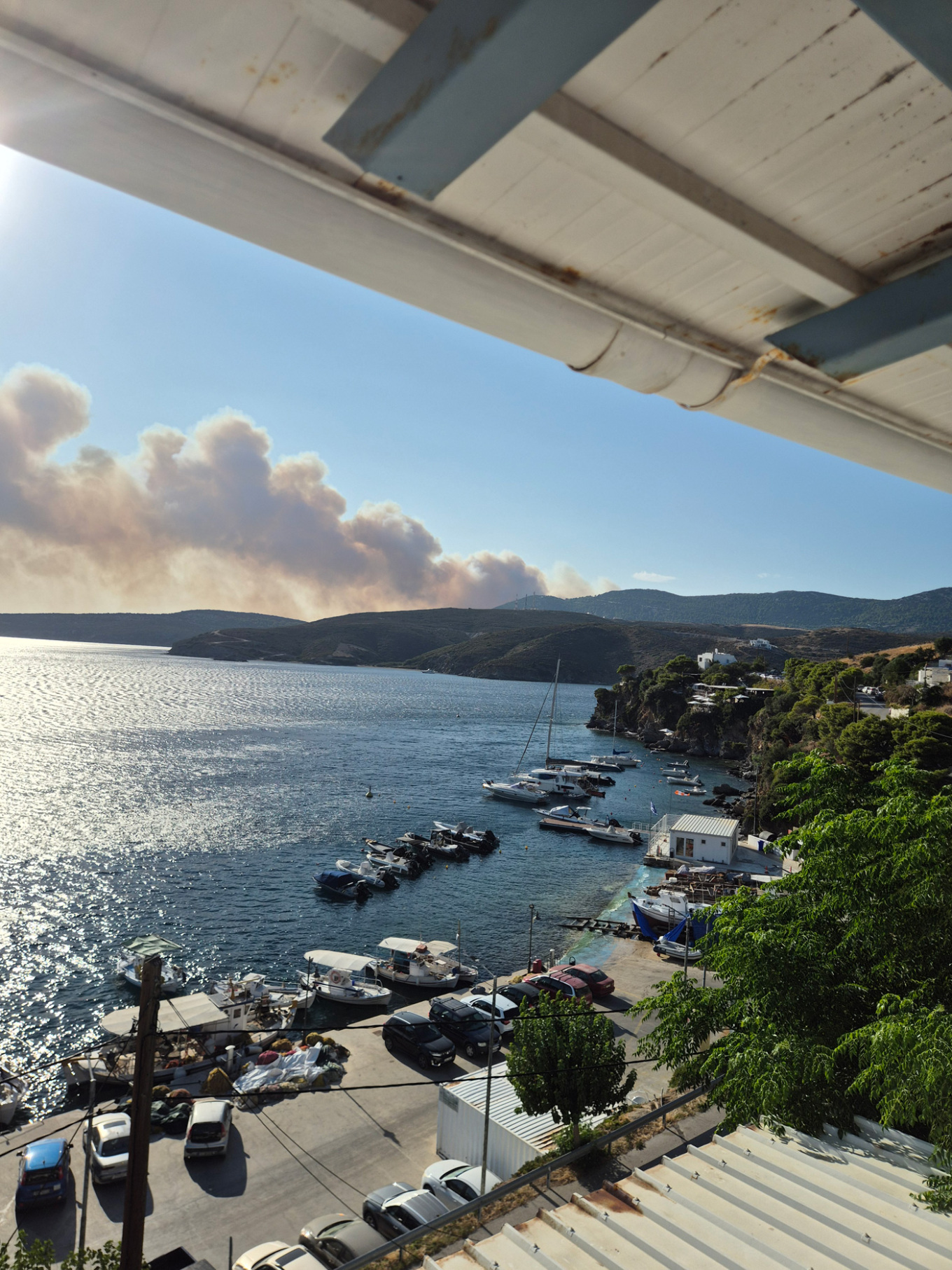 Φωτιά σε δάσος στην Σκύρο: 112 για εκκενώσεις δύο οικισμών, επιχειρούν 10 εναέρια