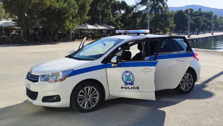 Άγρια καταδίωξη στον Βόλο: Ανήλικος χωρίς κράνος και πινακίδες επιτέθηκε σε αστυνομικό
