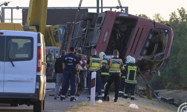 ΔΙΕΘΝΗ - Ουγγαρία: Δώδεκα νεκροί και τουλάχιστον 10 τραυματίες σε ανατροπή τουριστικού λεωφορείου