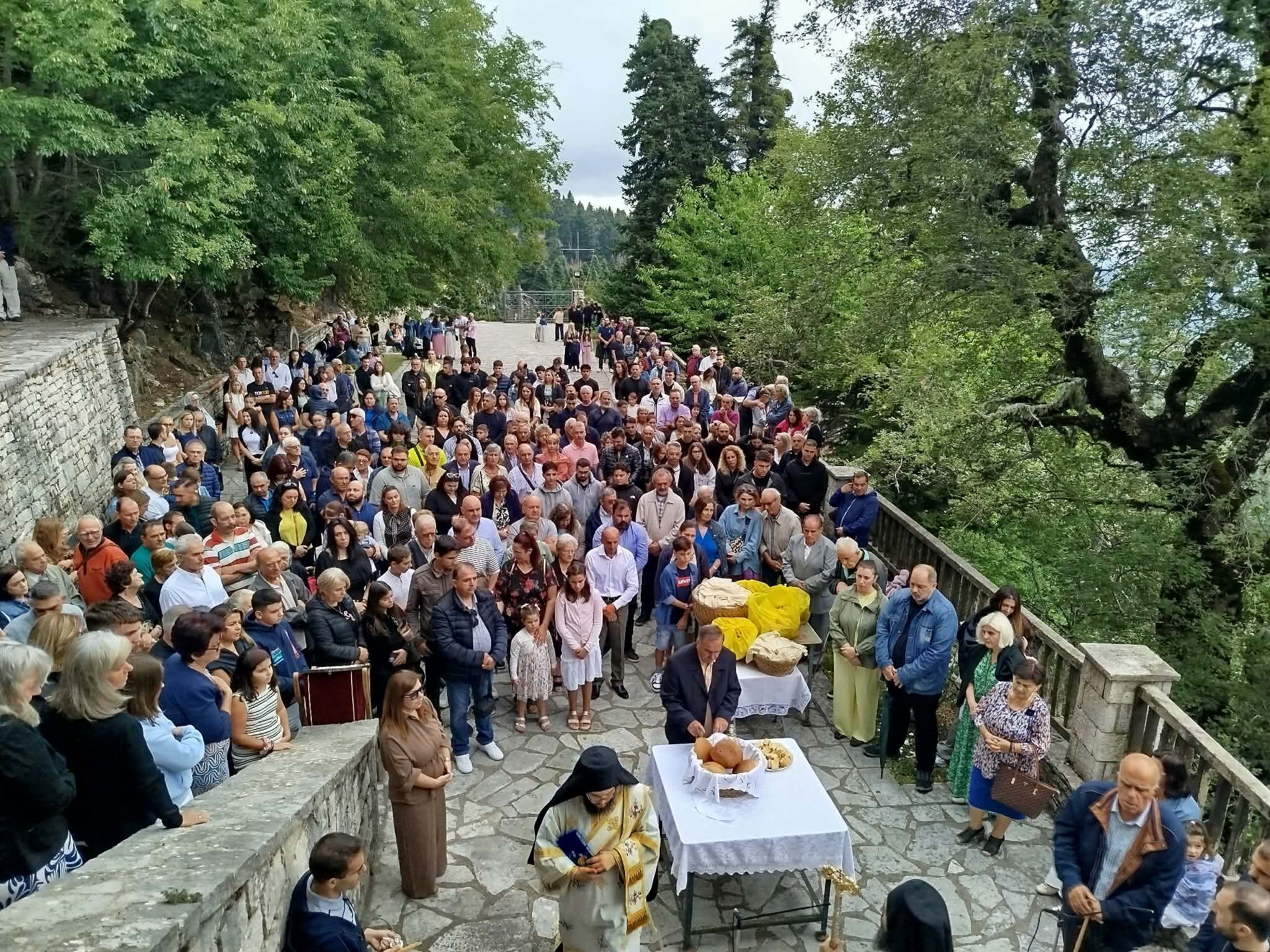 Κατάνυξη και μεγαλοπρέπεια στην Παναγία Πελεκητή -εκατοντάδες οι προσκυνητές
