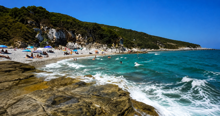 Σώθηκαν την τελευταία στιγμή δύο λουόμενοι στην παραλία Πρόπαν στο Πήλιο Σώθηκαν την τελευταία στιγμή δύο λουόμενοι στην παραλία Πρόπαν στο Πήλιο