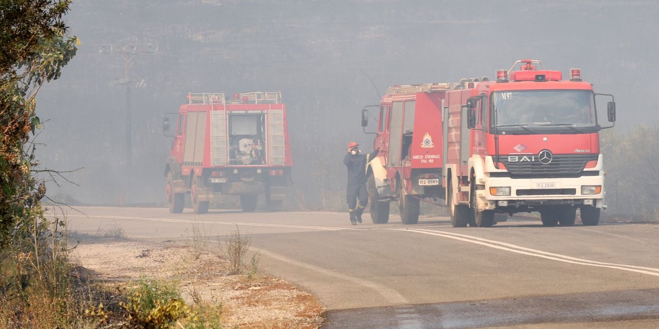 Φωτιά έξω από τη Λάρισα  σε ποιμνιοστάσιο στο Λουτρό - επιχειρεί η Πυροσβεστική με 5 υδροφόρα