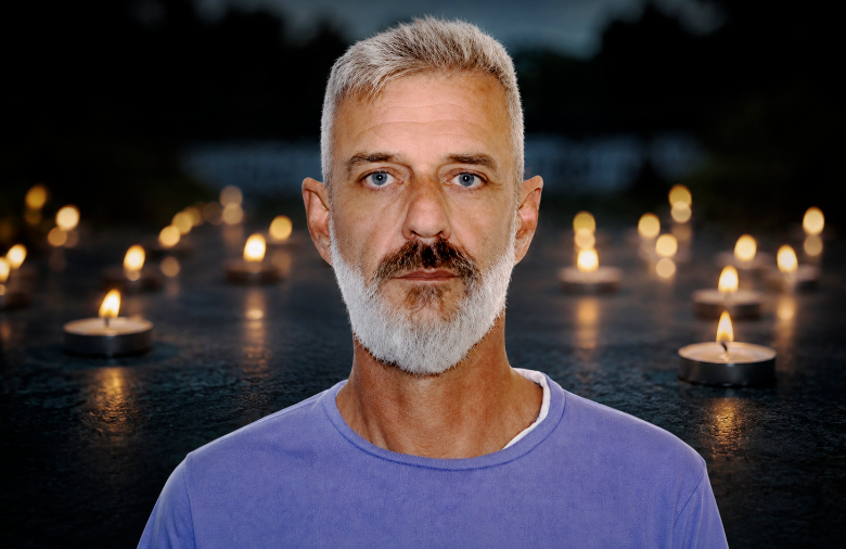 Ο Βασίλης Χατζούλης είναι ο 48χρονος αγρότης που έχασε τη ζωή του στην Αγιά όταν καταπλακώθηκε απο το τρακτέρ του