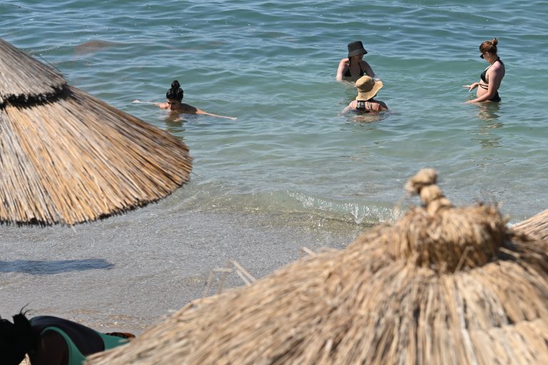 Καιρός: «Ακλόνητος» ο καύσωνας με τη θερμοκρασία να αγγίζει τους 40 βαθμούς