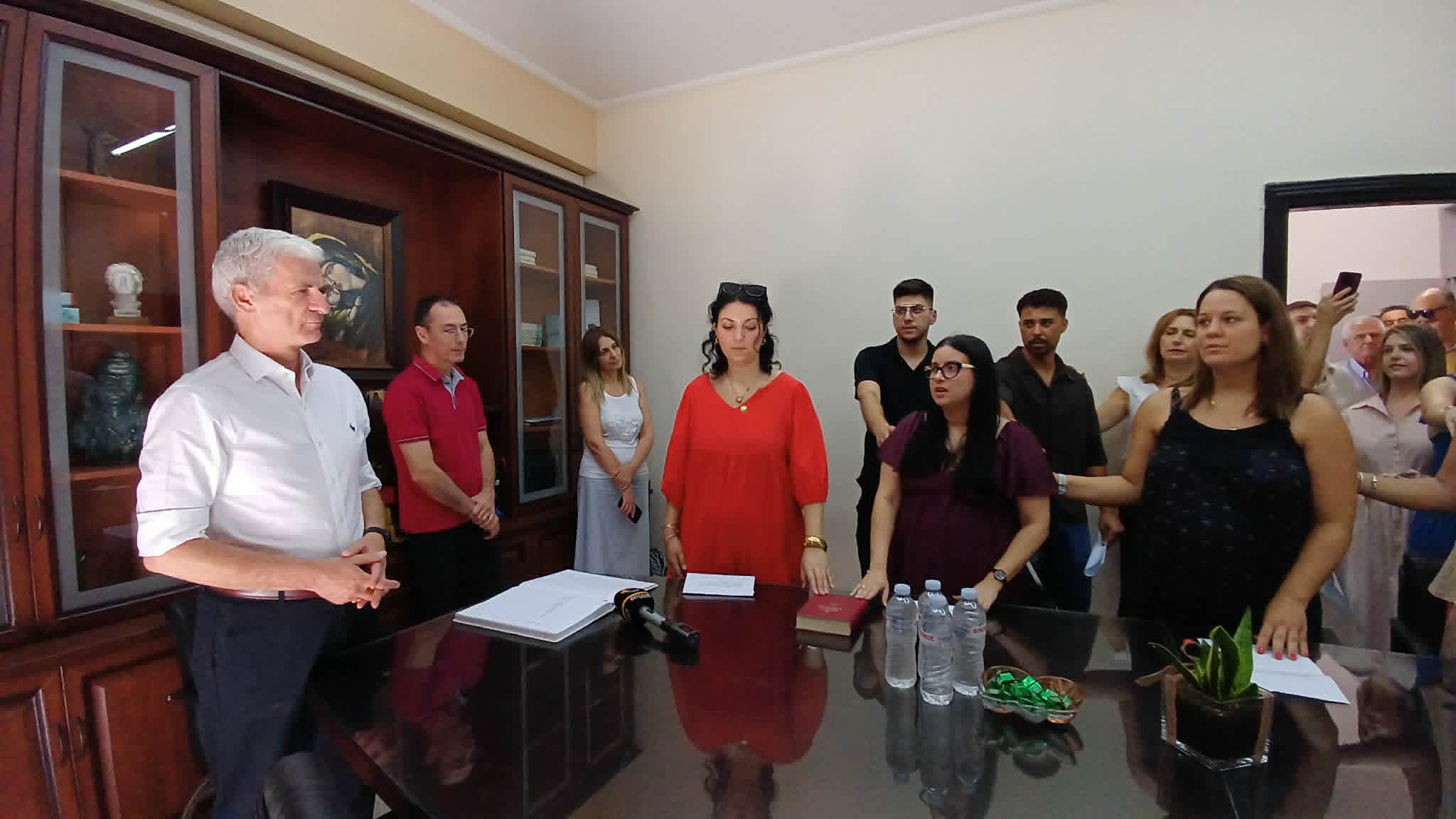 Ορκίστηκαν στα γραφεία της Δευτεροβάθμιας Λάρισας οι νεοδιόριστοι εκπαιδευτικοί (ΦΩΤΟ+video)