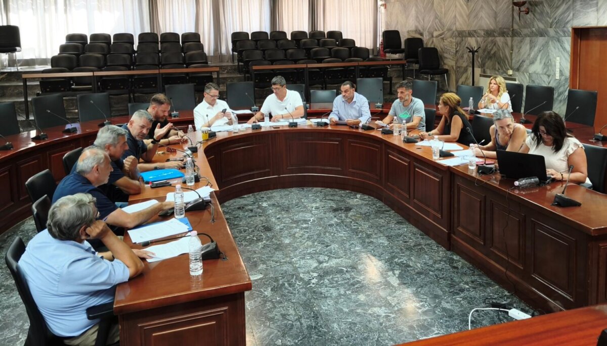 Δήμος Λαρισαίων: Ολοκληρωμένη φροντίδα της πόλης με τη νέα σύμβαση για το πράσινο