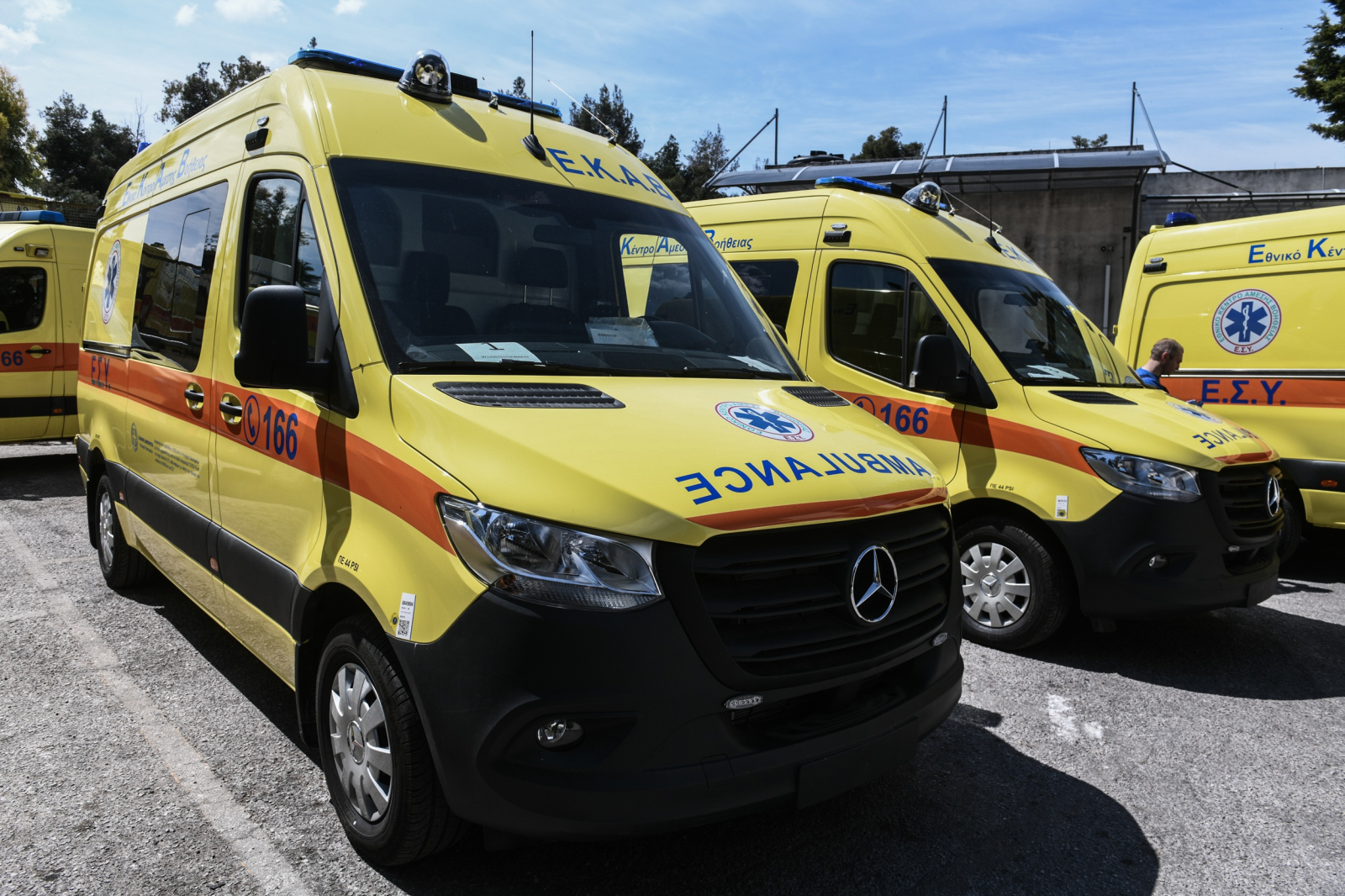 Nέο κτίριο και πέντε καινούργια ασθενοφόρα στο ΕΚΑΒ από την Περιφέρεια Θεσσαλίας