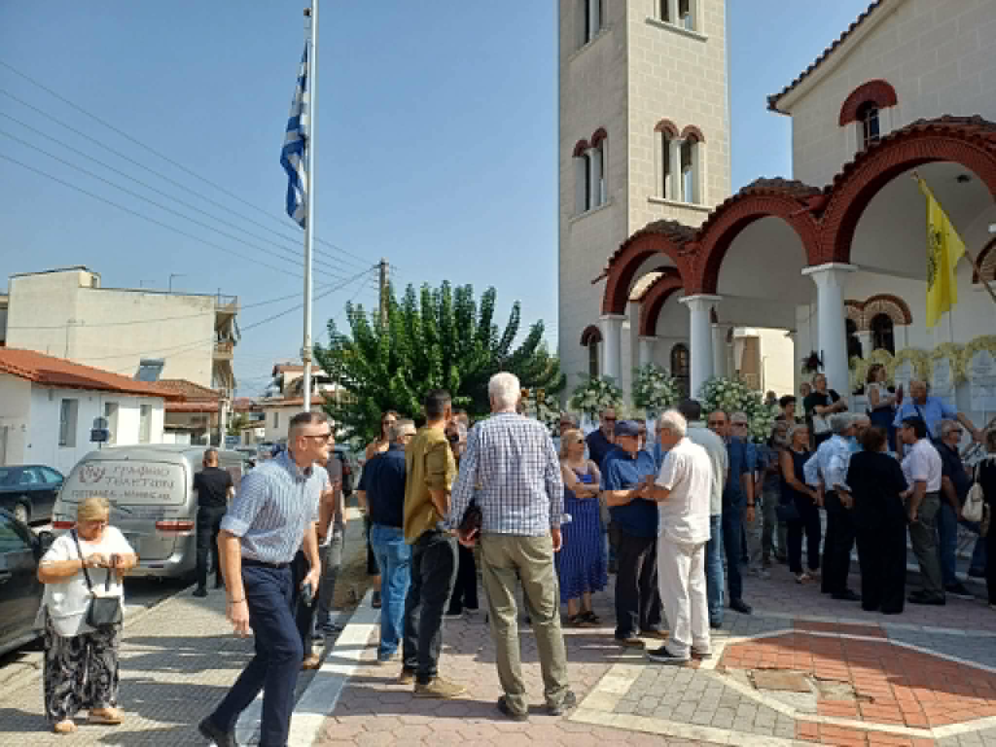 Με τιμές και συγκίνηση το τελευταίο «αντίο» σήμερα στον επί 16 χρόνια δήμαρχο Τυρνάβου Δημήτρη Κουγιώνη (ΦΩΤΟ)