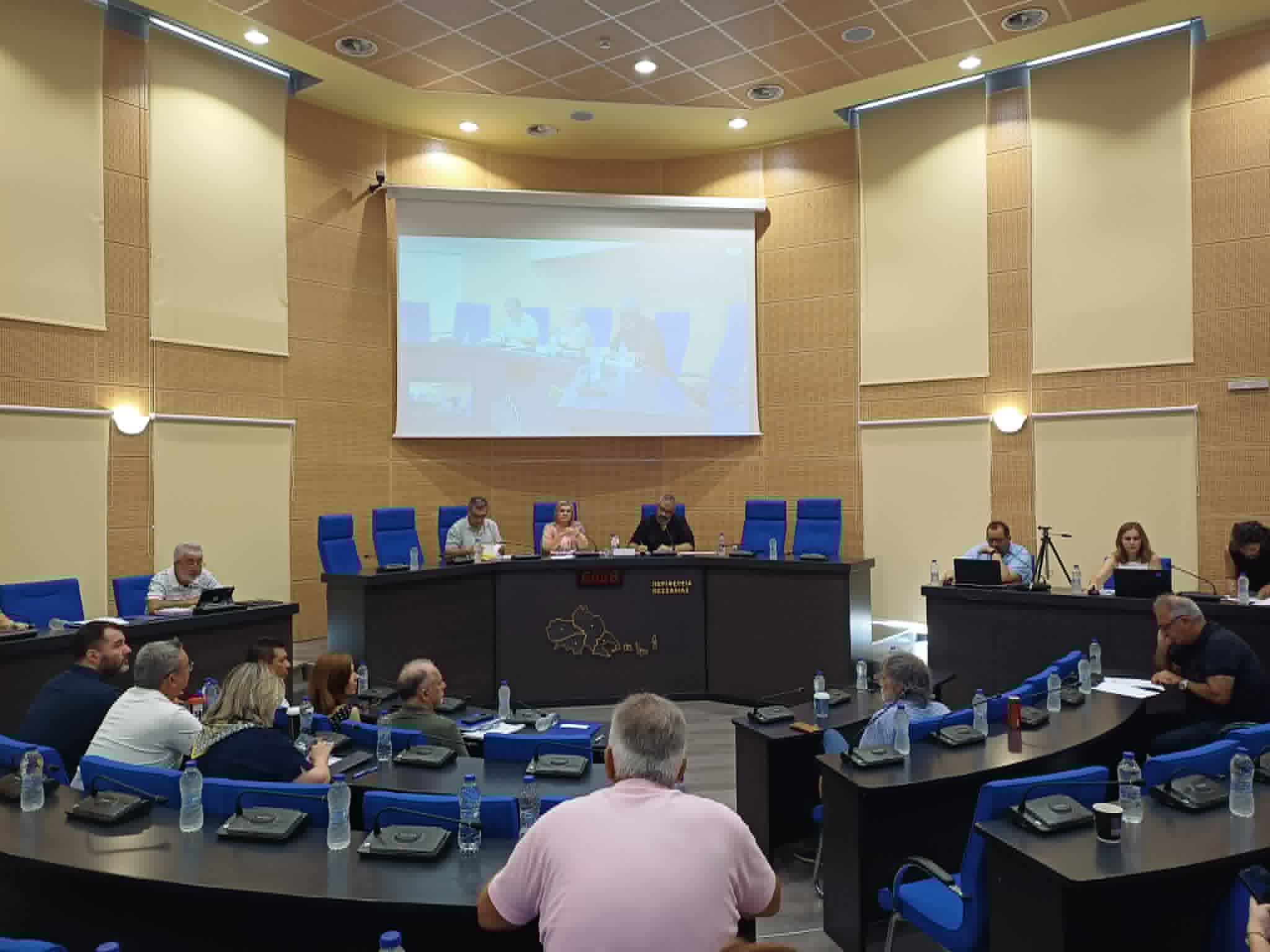 Συγγενείς θυμάτων των Τεμπών ζητούν εξηγήσεις από  Αγοραστό για το μπάζωμα στο περιφερειακό συμβούλιο  (ΦΩΤΟ)
