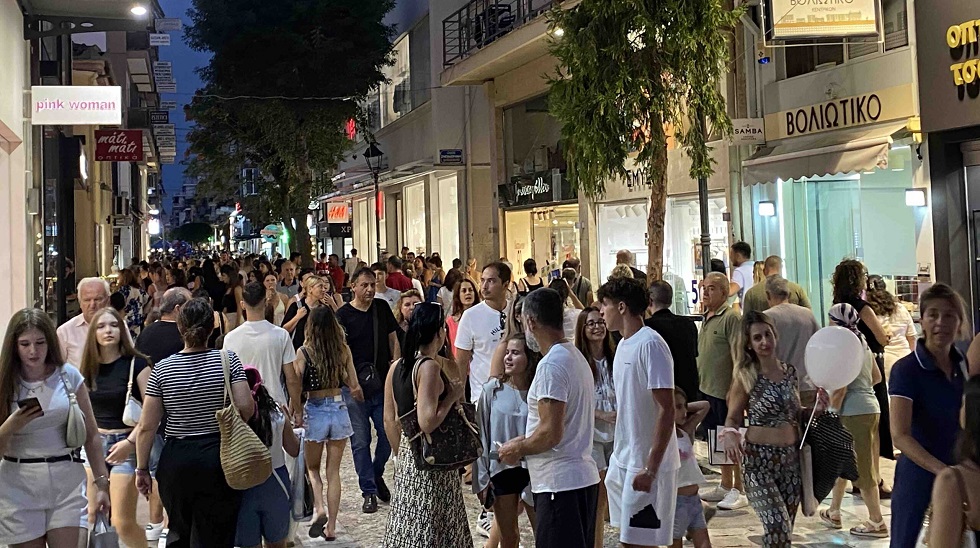 Πλημμύρισε κόσμο το κέντρο του Βόλου για τη Λευκή Νύχτα (ΦΩΤΟ)