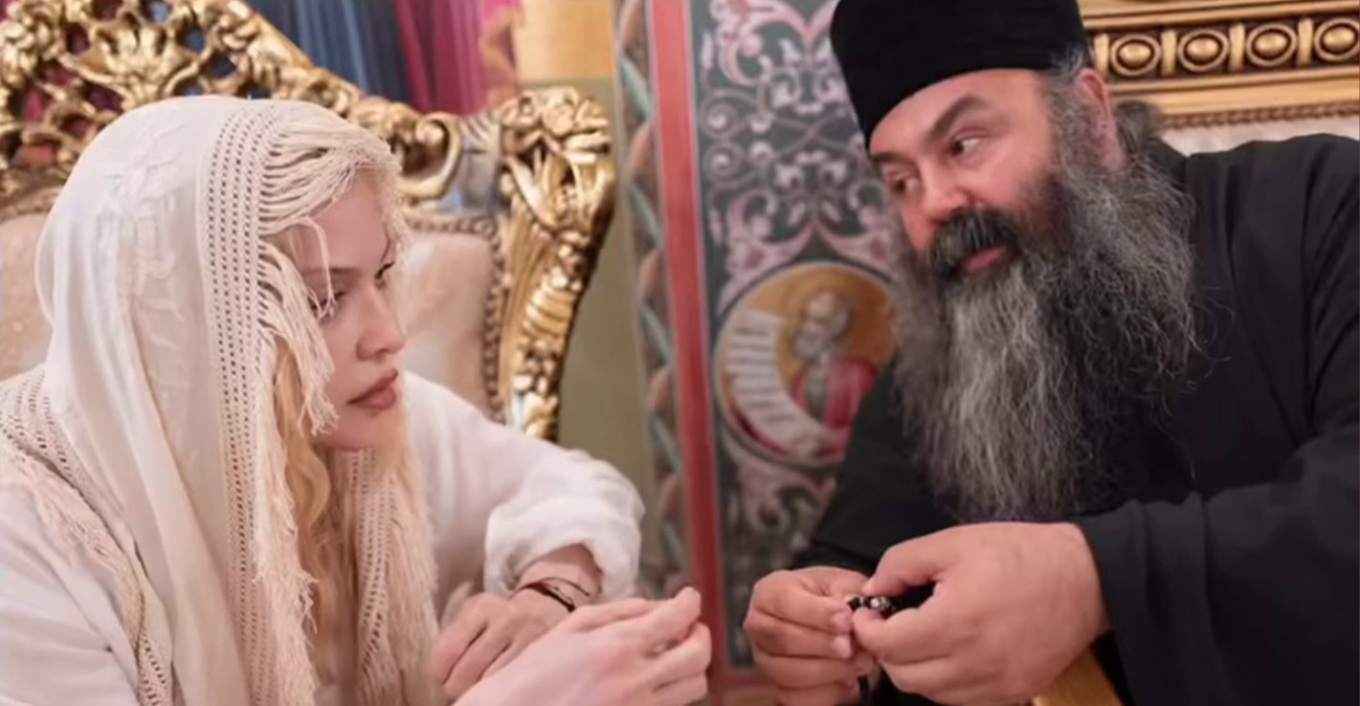 «Οι αμαρτίες μου είναι η σωτηρία μου»: Η Μαντόνα δημοσίευσε νέες φωτογραφίες από το ταξίδι της στα Μετέωρα