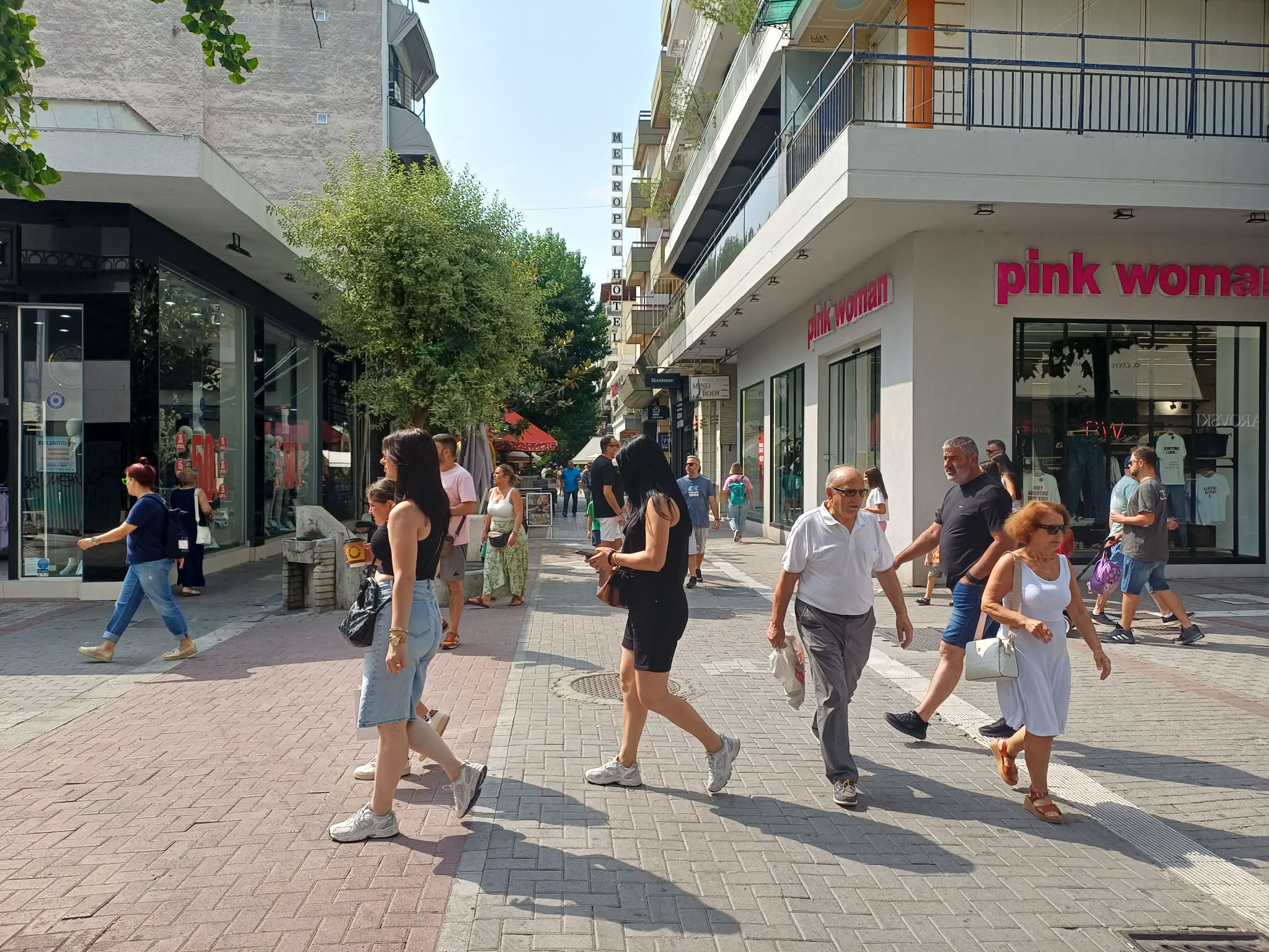 Επιστροφή στο κανονικό ωράριο για τα καταστήματα της Λάρισας - Τέλος τα κλειστά Σάββατα (ΦΩΤΟ)