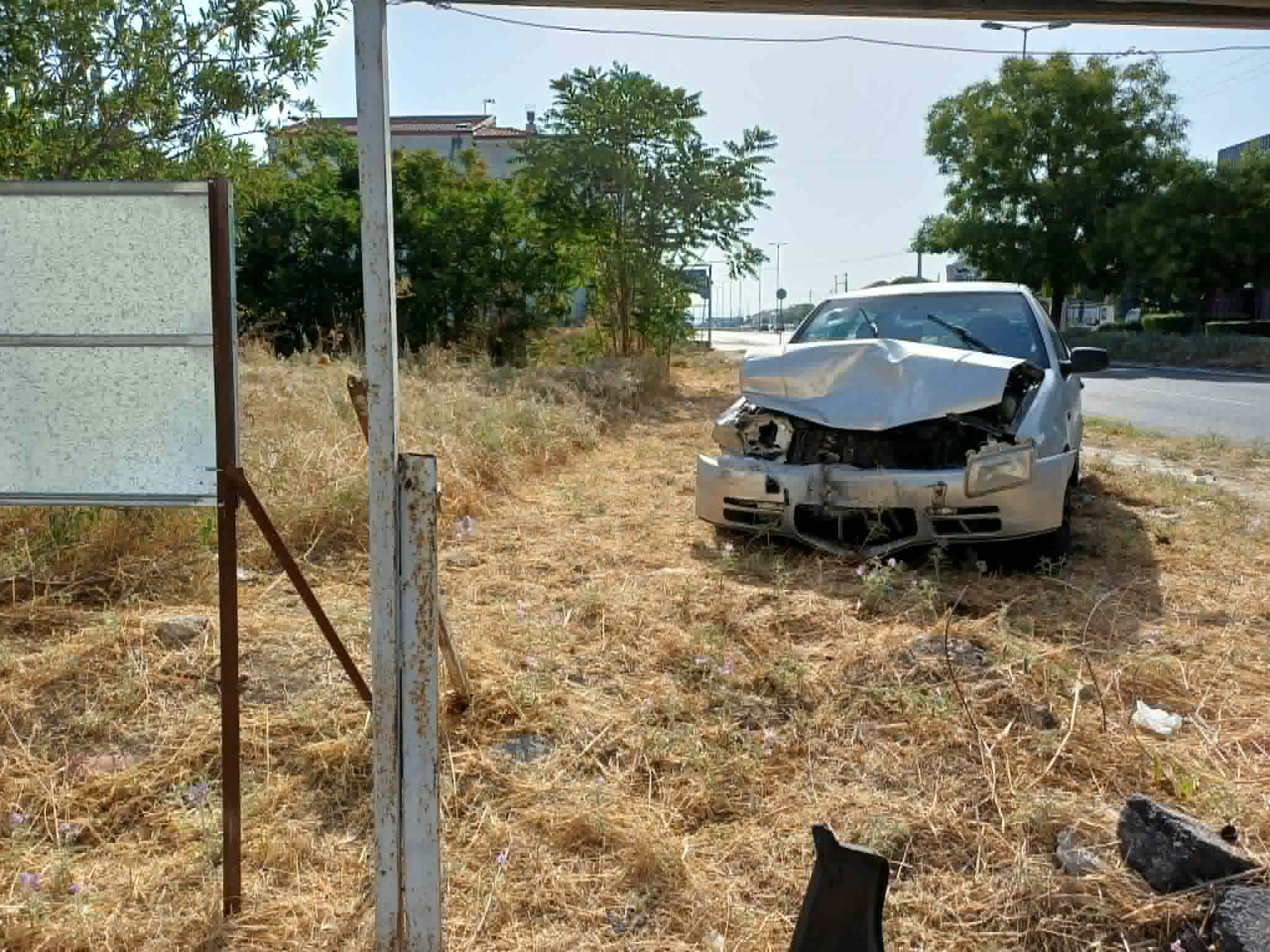 Σοβαρό τροχαίο στην οδό Βόλου έπειτα από σύγκρουση δύο ΙΧ- ενα παιδάκι τραυματίστηκε (ΦΩΤΟ+video)