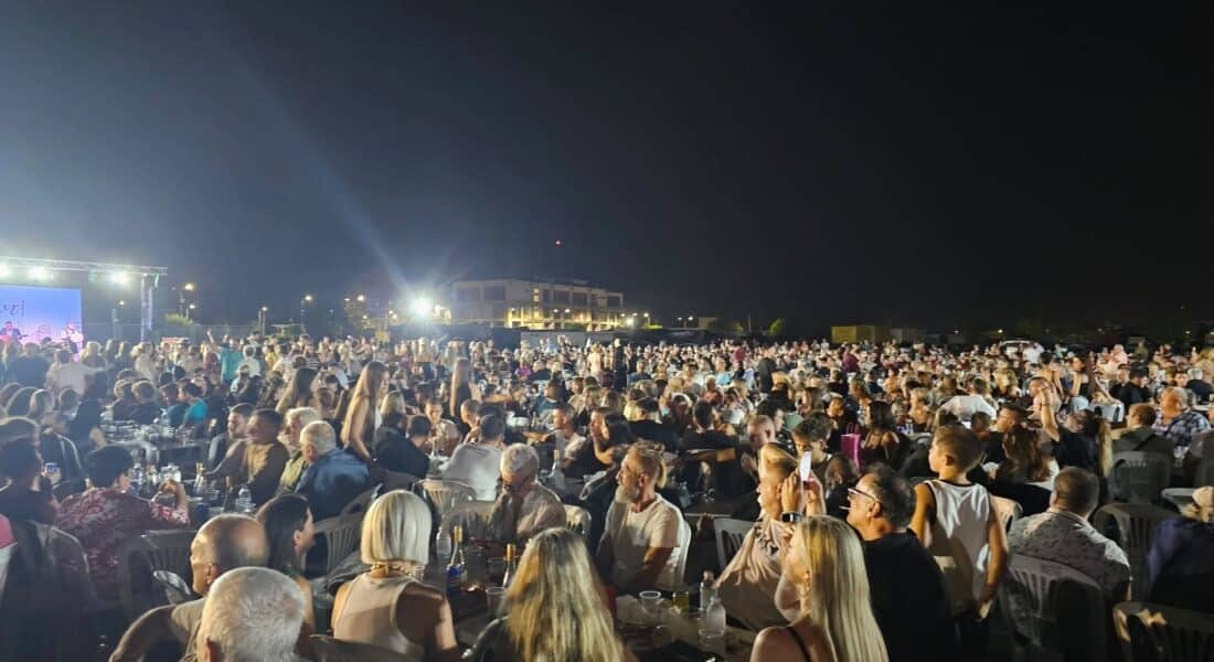 μεγάλη επιτυχία το «Αστικό Γλέντι» της Λάρισας- πάνω από 4000 άνθρωποι στην κεντρική πλατεία (ΦΩΤΟ)