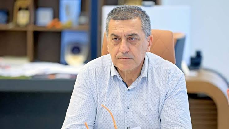 Πόσες κορδέλες έχει κόψει ο Κουρετας- η ανάρτησή του που δείχνει τη διαφορετική προσέγγιση