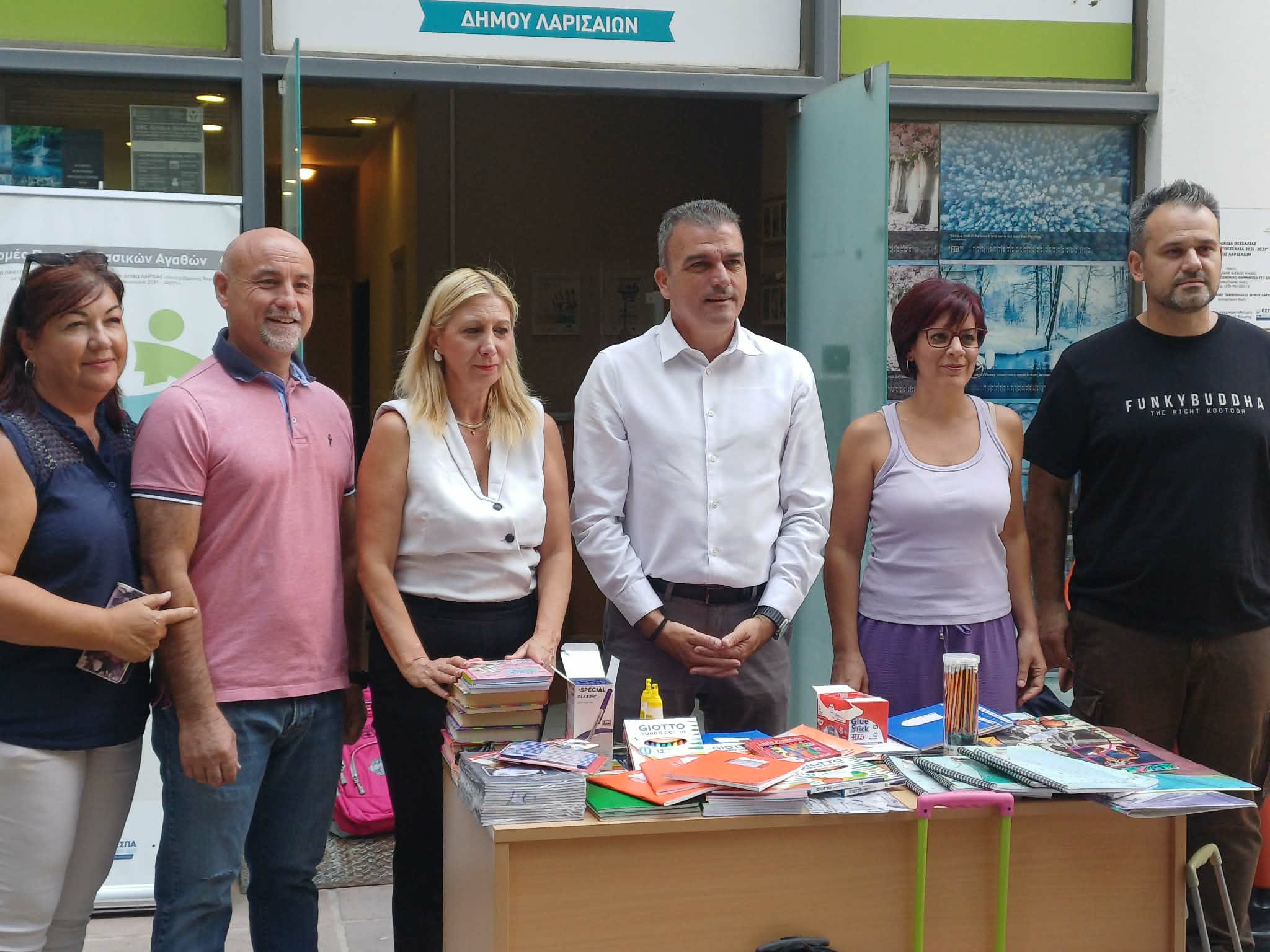 ΛΑΡΙΣΑ - Διανομή σχολικών ειδών από το Κοινωνικό Παντοπωλείο Λάρισας σε μαθητές ευάλωτων οικογενειών (ΦΩΤΟ)