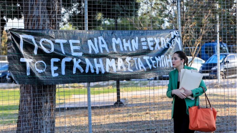 Δίκη για Τέμπη: «17 κινητά τηλέφωνα είναι σε ένα συρτάρι 3,5 χρόνια»- Τι έγινε στα 11 «νεκρά λεπτά »(video)
