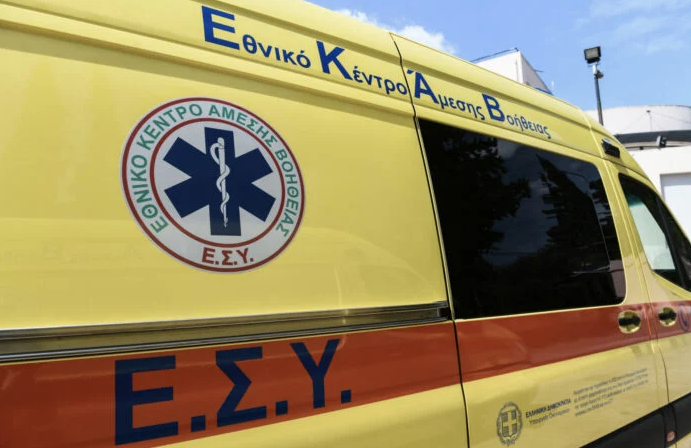 Τελευταία ψώνια για μια ηλικιωμένη στη λαϊκή αγορά της Καρδίτσας