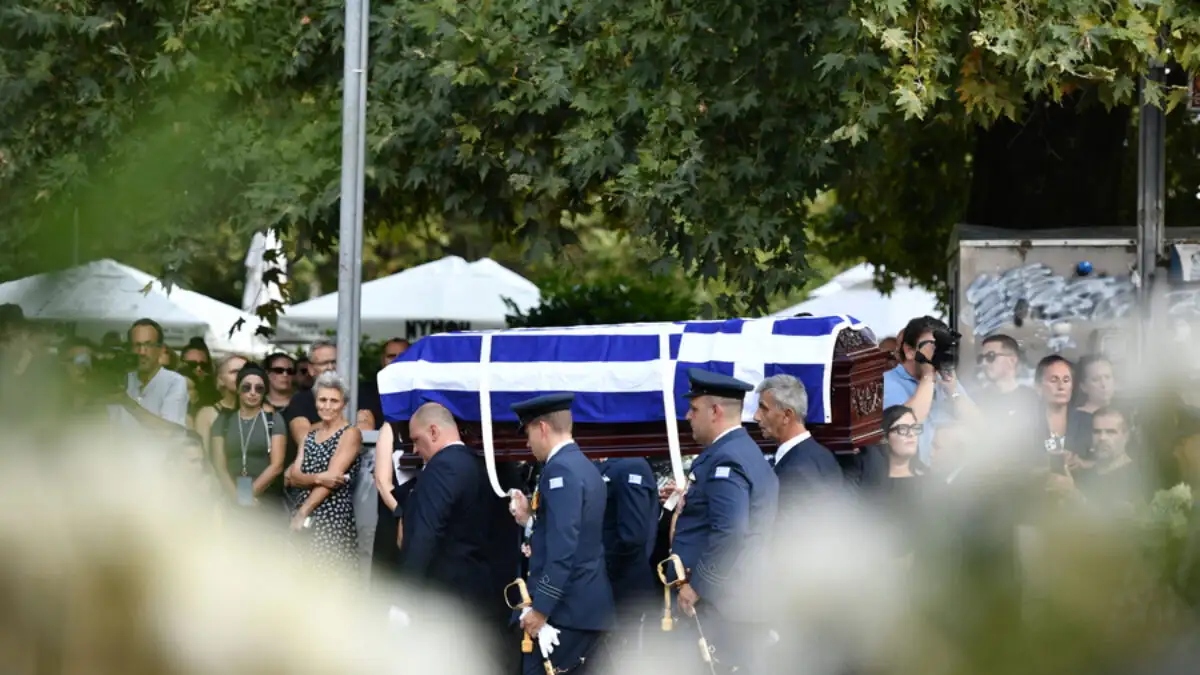 Δημήτρης Πέτρου: Ράγισαν καρδιές στο τελευταίο αντίο του πιλότου του Phantom που σκοτώθηκε στην Τανάγρα