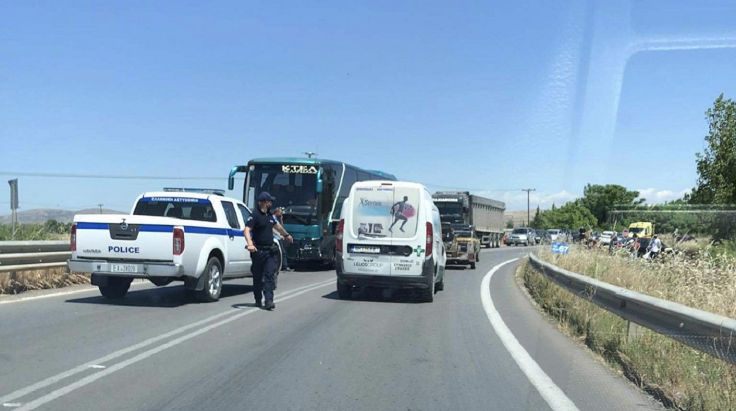Όταν η οικονομία στα διόδια γίνεται κίνδυνος για όλους με τις νταλίκες στους παραδρόμους της Θεσσαλίας