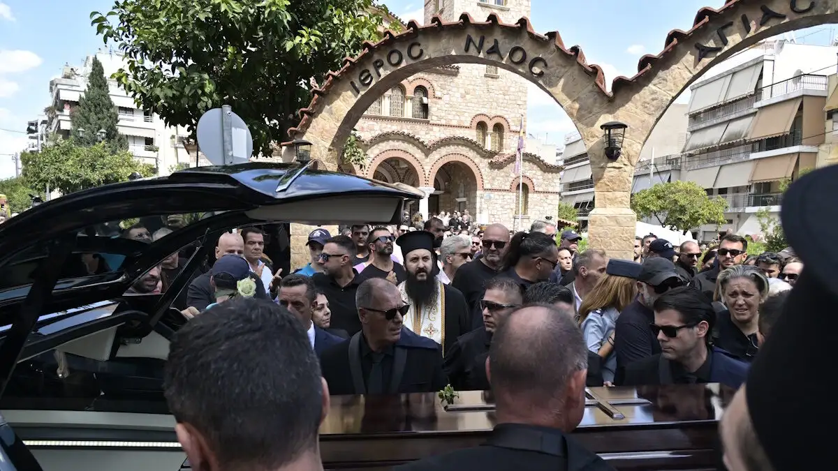 Γιώργος Μαζωνάκης: Ράγισαν και οι πέτρες στο τελευταίο χειροκρότημα από χιλιάδες κόσμου στη Νίκαια