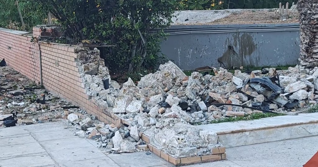 Τραγωδία στην παραλαική: Τρεις νεκροί σε φρικτό τροχαίο -ΙΧ προσέκρουσε σε μαντρότοιχο