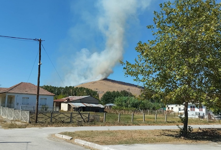 Καρδίτσα: Φωτιά στο Τιτάνιο όρος στη Μεταμόρφωση- Σηκώθηκαν 5 εναέρια μέσα (ΦΩΤΟ)