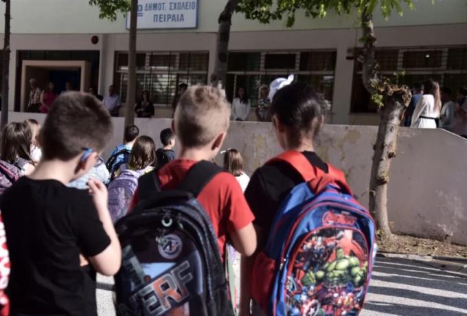 Σε απόγνωση οι γονείς, ετοιμάζουν κινητοποιήσεις: 6.500 κενά στα σχολεία, στον «αέρα» ολοήμερα και παράλληλη στήριξη
