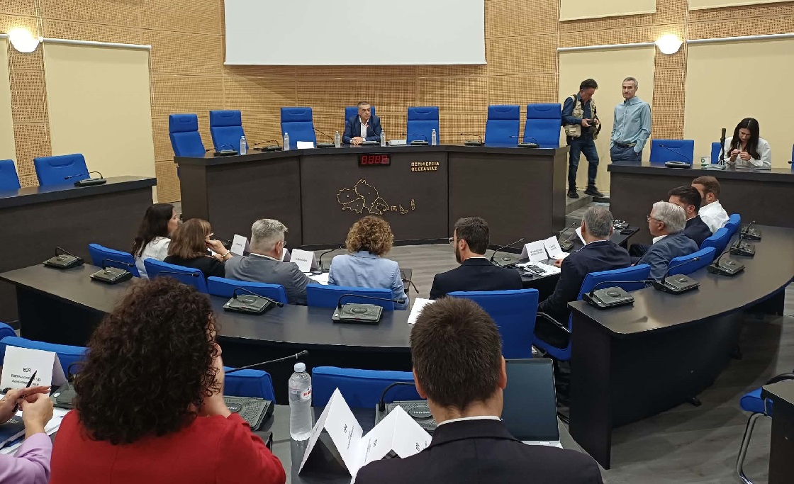Κλειστή σύσκεψη στην περιφέρεια  Κουρέτα με  ευρωβουλευτές -επί τάπητος η ασφάλεια σιδηροδρόμων(ΦΩΤΟ)