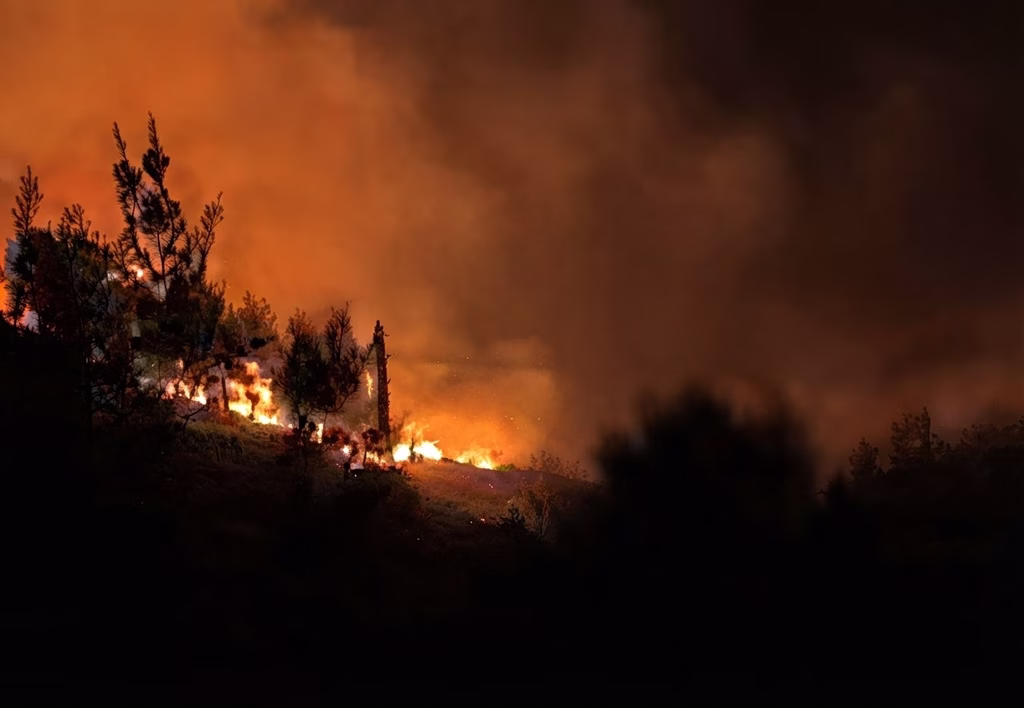 Μεγάλη φωτιά σε εξέλιξη στην Καλλονή της Λέσβου