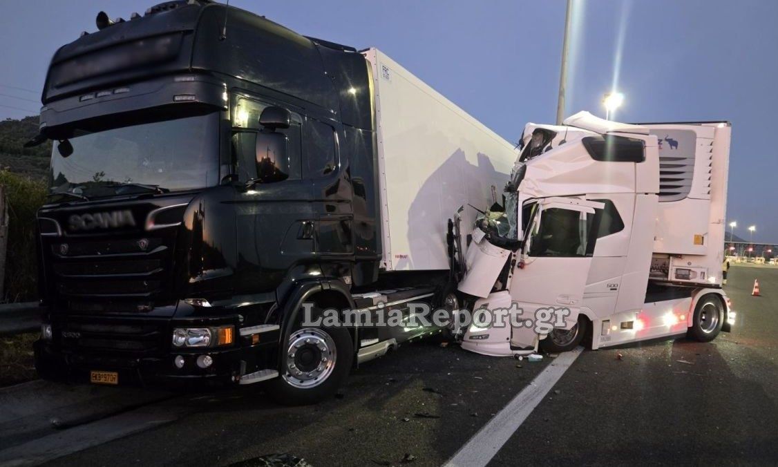 Φθιώτιδα: Νταλίκα έπεσε πάνω σε παρκαρισμένο φορτηγό στα διόδια Τραγάνας - Τραυματίστηκε ο οδηγός