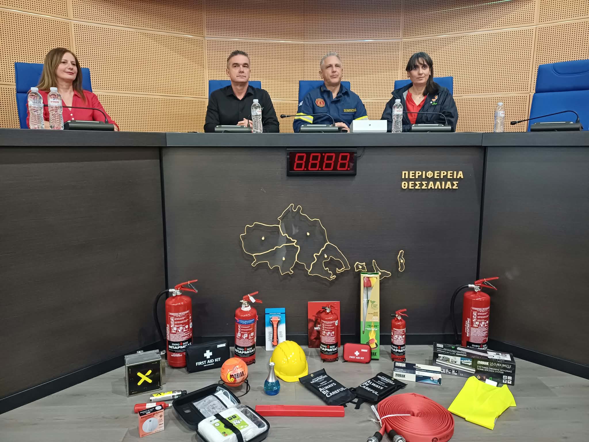 Επίδειξη χρήσης πυροσβεστικών μέσων στην Περιφέρεια Θεσσαλίας (ΦΩΤΟ)