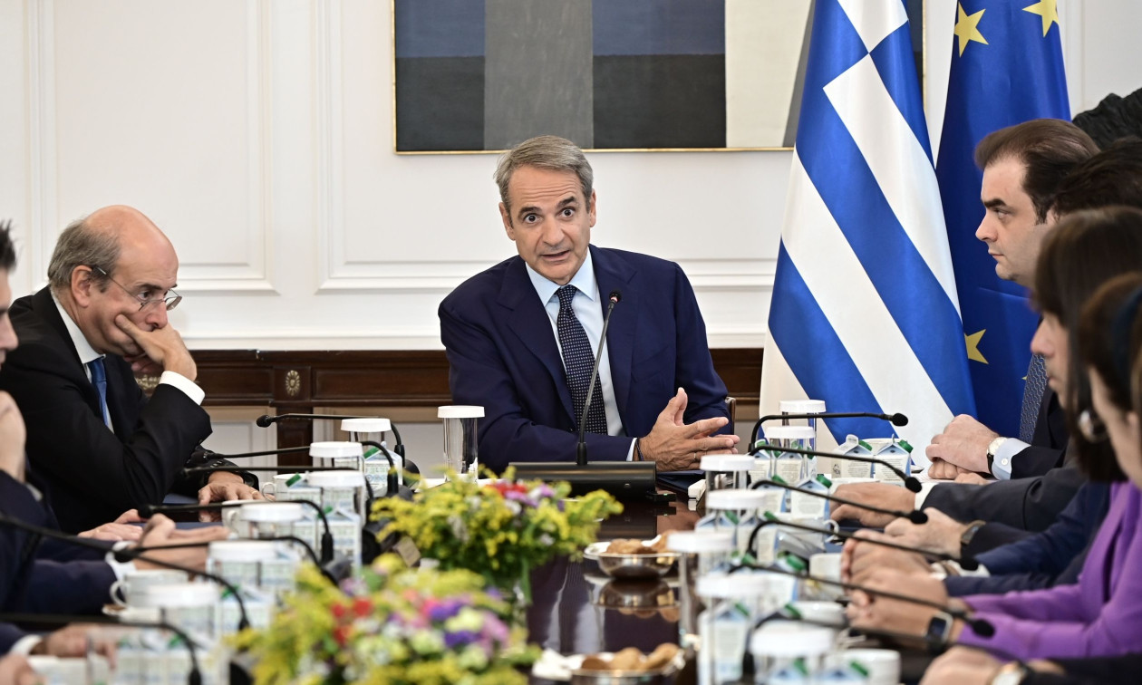 Ρυθμίσεις σε 120 δόσεις από 72, «φρένο» στους servicers και επιδότηση στα καύσιμα ανακοίνωσε ο Μητσοτάκης