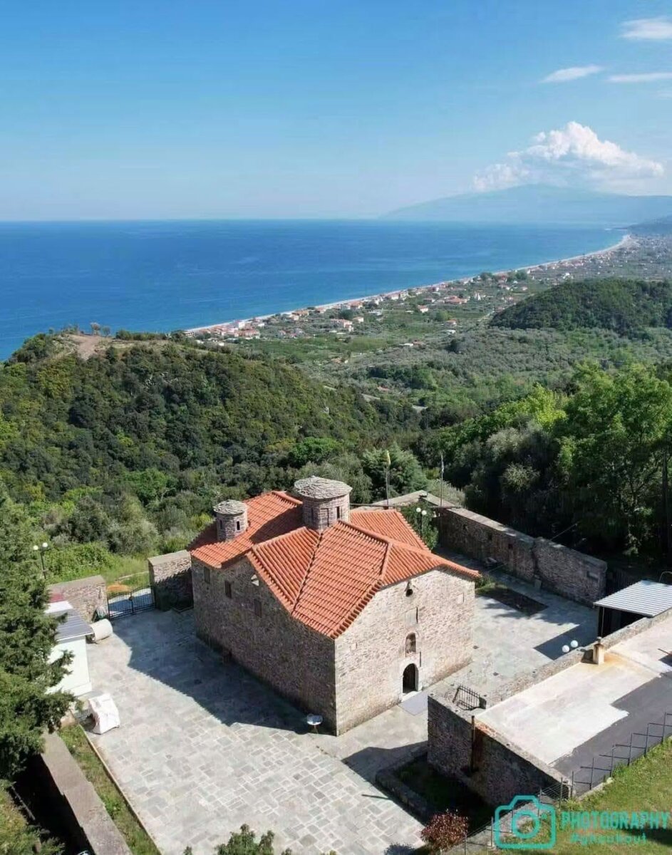 Αγιορείτικη λειτουργία στον Άγιο Ιωάννη τον Θεολόγο στη Βελίκα