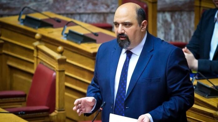 Τριαντόπουλος κατά Καρυστιανού: «Χυδαία ψεύδη τα όσα είπε για “κρέατα προς μεταφορά”»